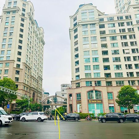 Modern Apartment Near Landmark81 Хошимин Экстерьер фото