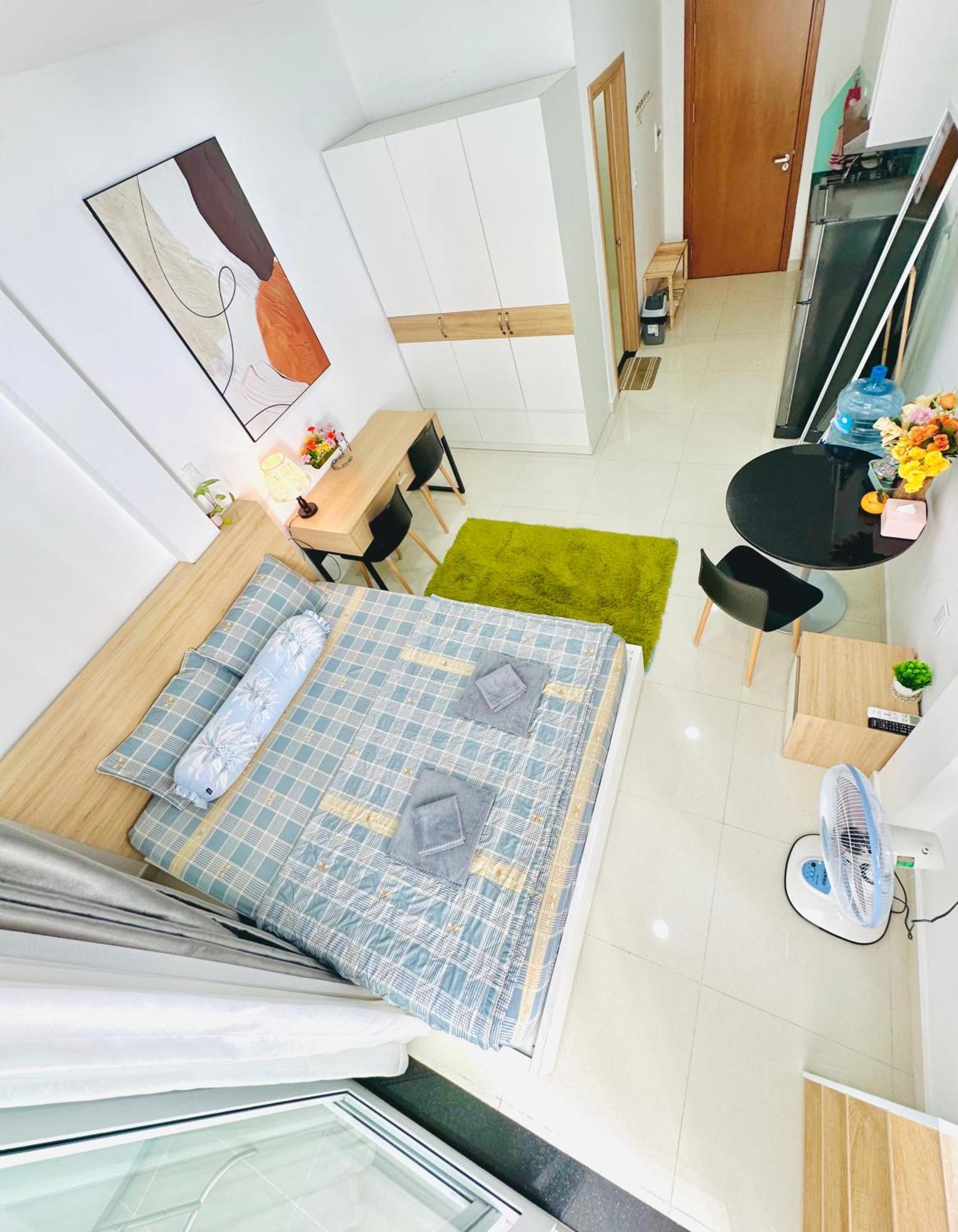 Modern Apartment Near Landmark81 Хошимин Экстерьер фото