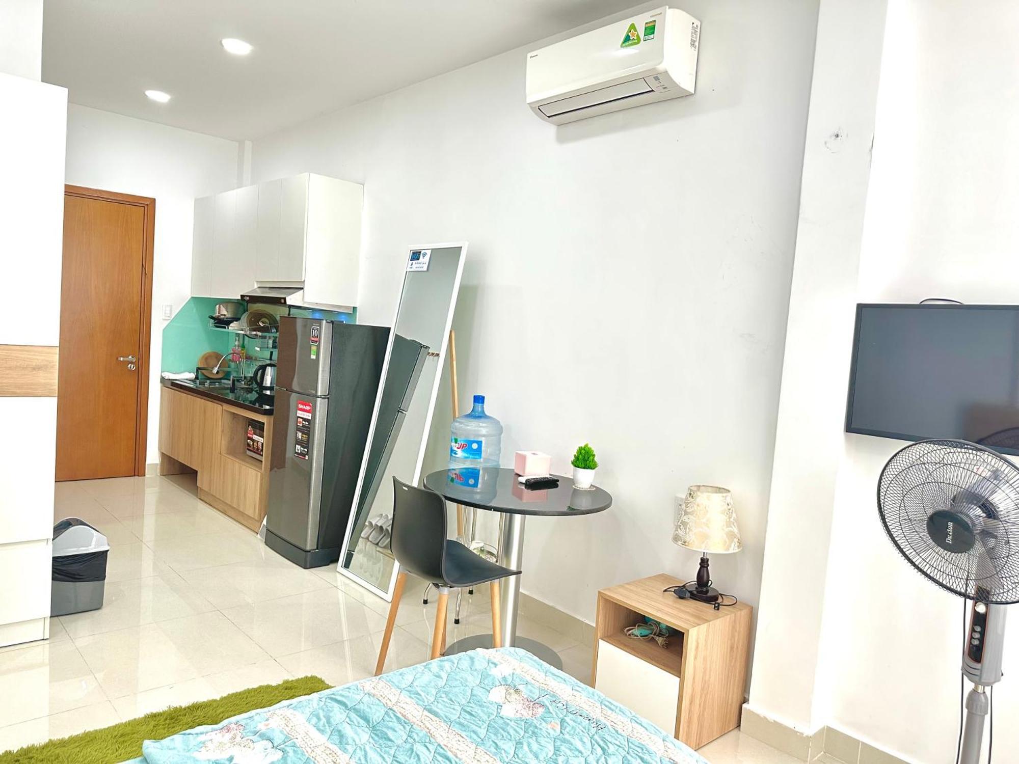 Modern Apartment Near Landmark81 Хошимин Экстерьер фото